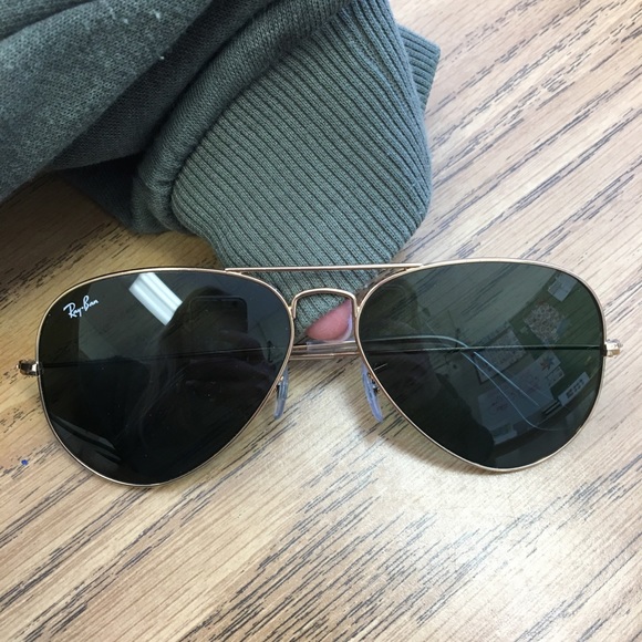 Ray-Ban Accessories - Classic gold Ray Ban aviator sunglasses